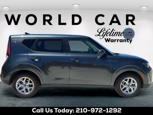 Used 2025 Kia Soul LX w/ LX Technology Package FWD image 8