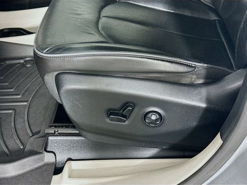 Used 2020 Chrysler Pacifica Limited image 24