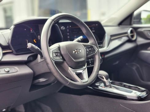 Used 2024 Chevrolet Trax ACTIV w/ Sunroof Package FWD image 17