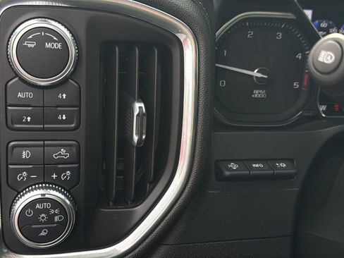 Used 2022 GMC Sierra 3500 Denali w/ Denali Black Diamond Edition AWD/4WD image 31