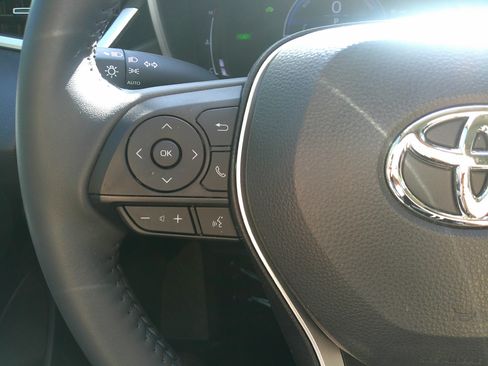 Used 2025 Toyota Corolla XLE image 19