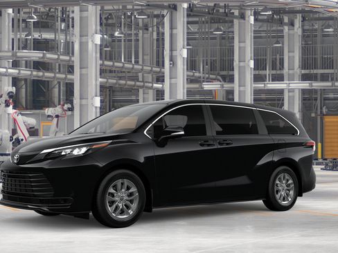 New 2026 Toyota Sienna LE AWD/4WD image 2