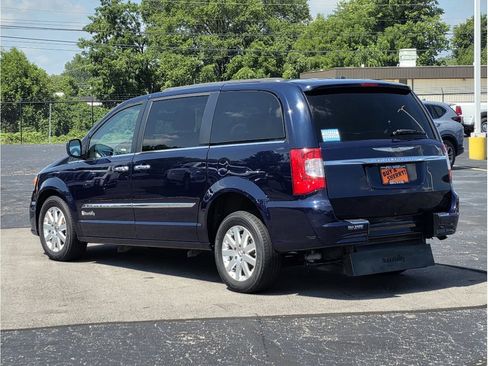Used 2015 Chrysler Town & Country Touring w/ Driver Convenience Group FWD image 13