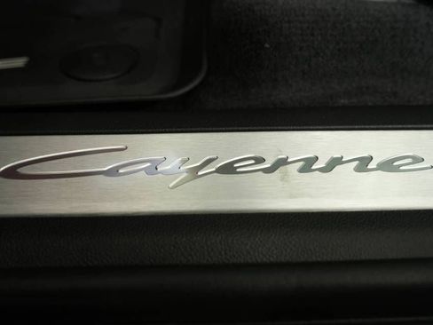 Certified 2025 Porsche Cayenne AWD/4WD image 33