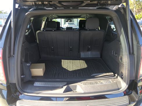 Used 2023 Chevrolet Suburban Z71 w/ Luxury Package image 12