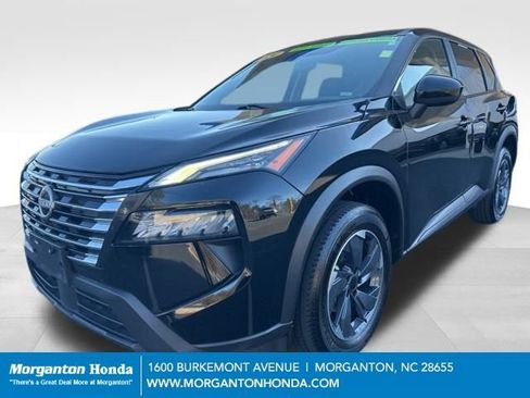 Used 2024 Nissan Rogue SV image 3