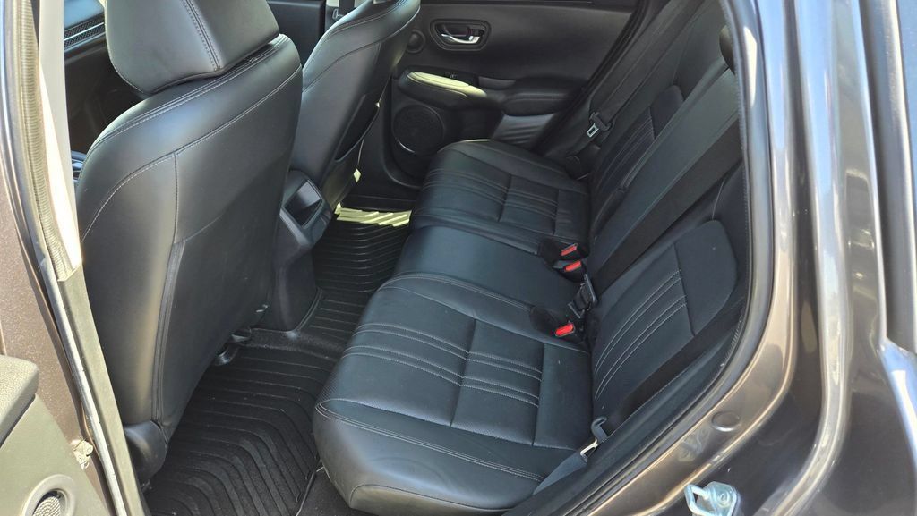 Used 2024 Honda HR-V EX-L image 11