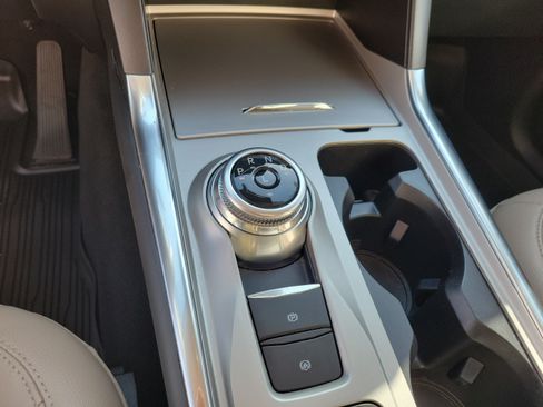 Used 2024 Ford Explorer Limited w/ Limited Technology Package RWD image 20