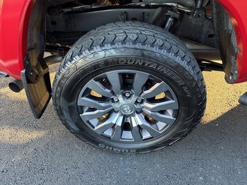 Used 2022 Toyota Tacoma Limited image 10