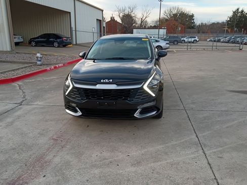 Used 2024 Kia Sportage LX image 5