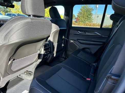 New 2025 Jeep Grand Cherokee 4WD image 14