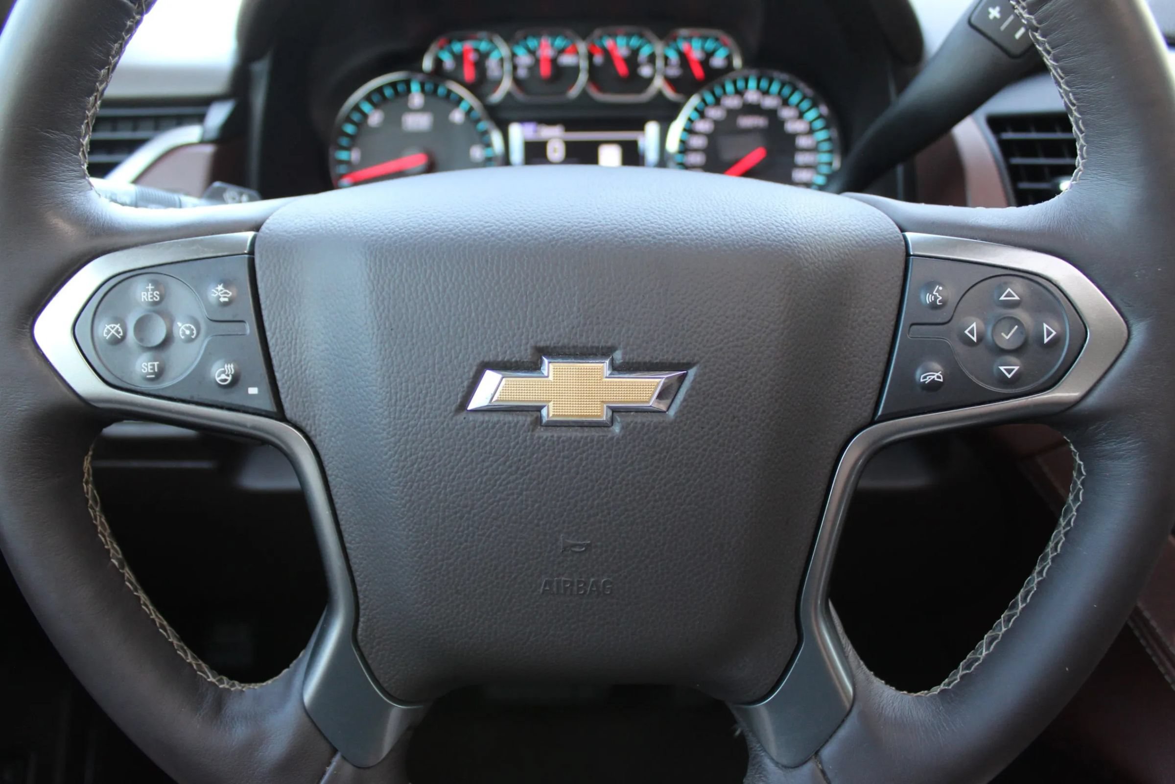 Used 2018 Chevrolet Tahoe Premier w/ RST 6.2L Performance Edition AWD/4WD image 16