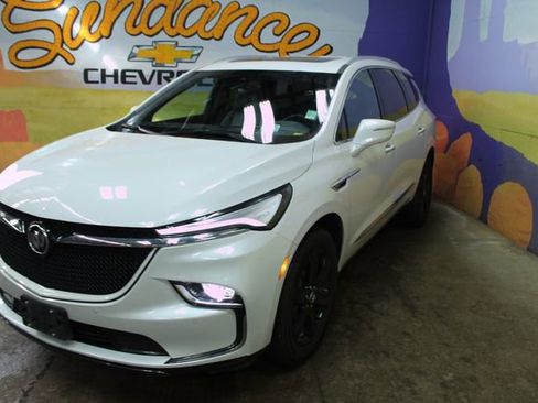 Used 2024 Buick Enclave Essence w/ Experience Buick Package image 4
