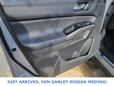 Used 2023 Nissan Pathfinder Platinum AWD/4WD image 15
