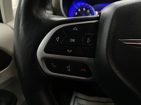 Used 2017 Chrysler Pacifica Touring-L Plus w/ Tire & Wheel Group image 15