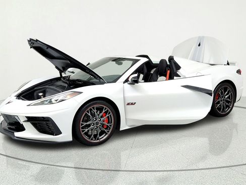 Certified 2023 Chevrolet Corvette Stingray Premium Conv w/ Z51 Performance Package RWD image 9