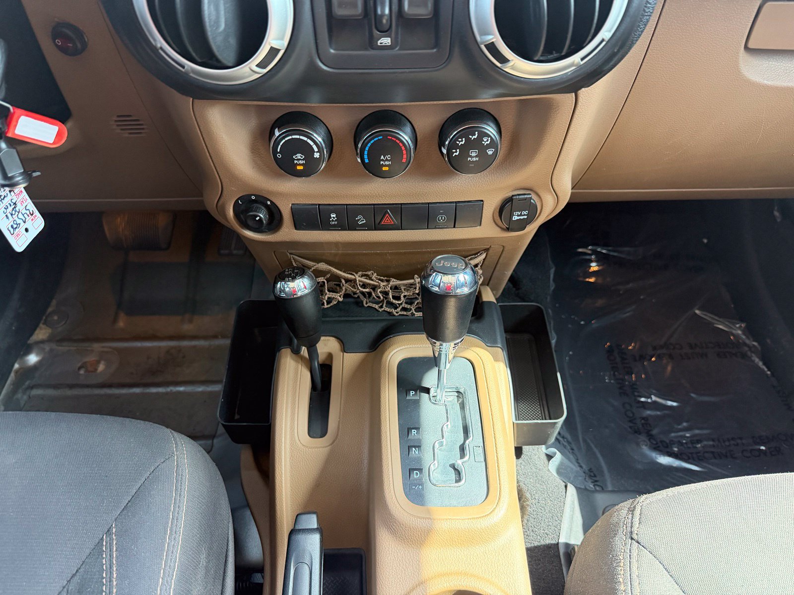 Used 2016 Jeep Wrangler Unlimited Rubicon w/ Connectivity Group AWD/4WD image 16