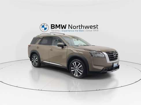 Used 2023 Nissan Pathfinder Platinum w/ Cargo Package AWD/4WD image 6