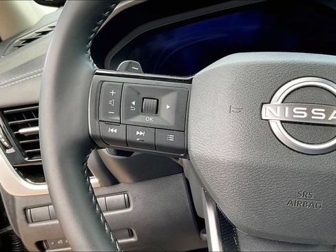 Used 2026 Nissan Rogue SL FWD image 11