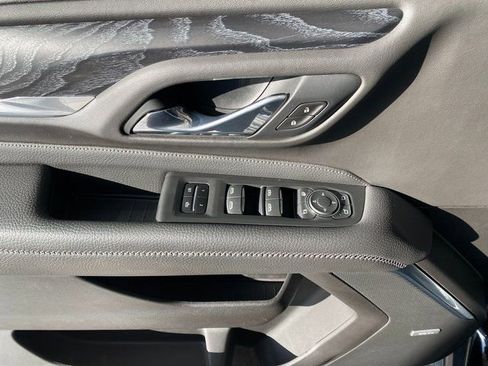 Used 2021 GMC Yukon XL Denali w/ Denali Premium Package image 12