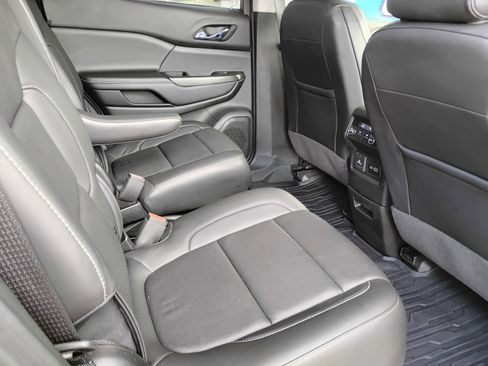 Used 2023 GMC Acadia SLT w/ LPO, Floor Liner Package FWD image 19