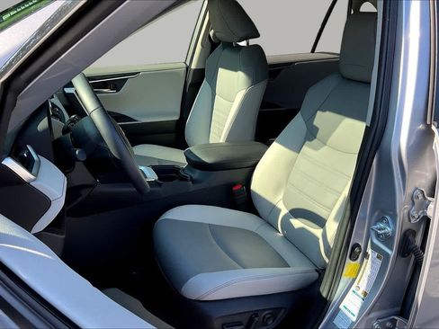Used 2021 Toyota RAV4 Limited AWD/4WD image 8