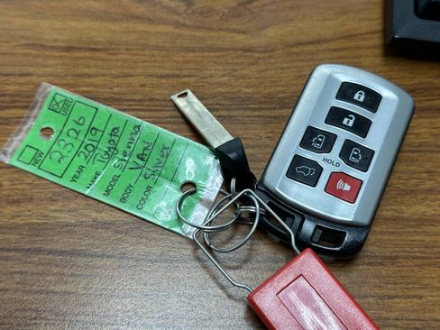 Used 2019 Toyota Sienna XLE w/ XLE Navigation Package AWD/4WD image 53
