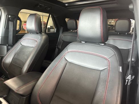 Used 2023 Ford Explorer ST-Line w/ Class IV Trailer Tow Package AWD/4WD image 25