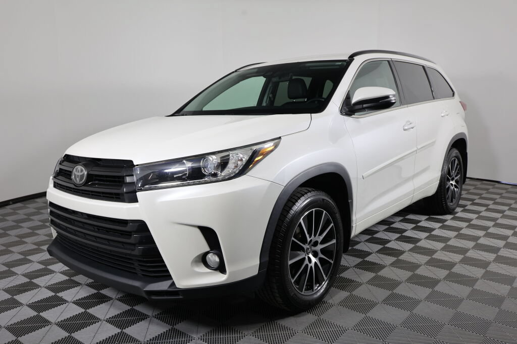 Used 2017 Toyota Highlander SE AWD/4WD image 5