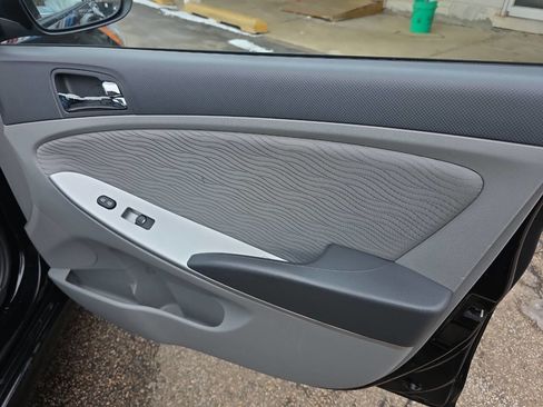 Used 2013 Hyundai Accent GLS w/ Premium Pkg image 27