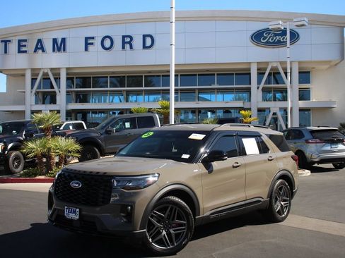 Certified 2026 Ford Explorer ST-Line w/ ST-Line Street Pack RWD image 2