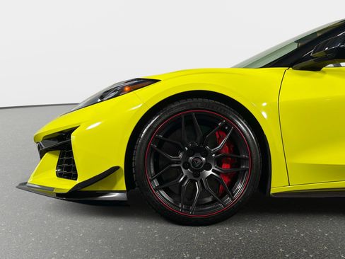 Used 2023 Chevrolet Corvette Z06 w/ Z07 Performance Package RWD image 20
