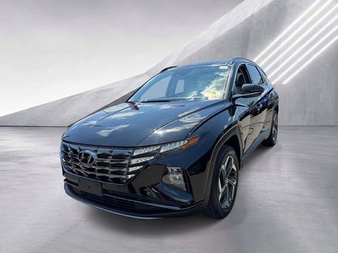 Certified 2023 Hyundai Tucson Limited w/ Winter Package AWD/4WD image 4