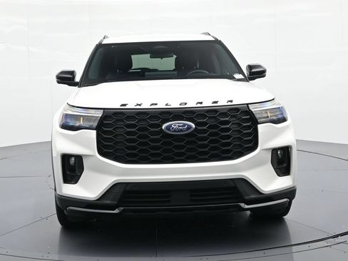 Used 2025 Ford Explorer ST-Line AWD/4WD image 3