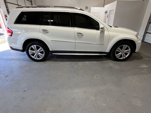Used 2011 Mercedes-Benz GL 450 4MATIC image 2