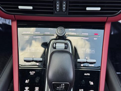 Used 2023 Porsche Cayenne AWD/4WD image 34