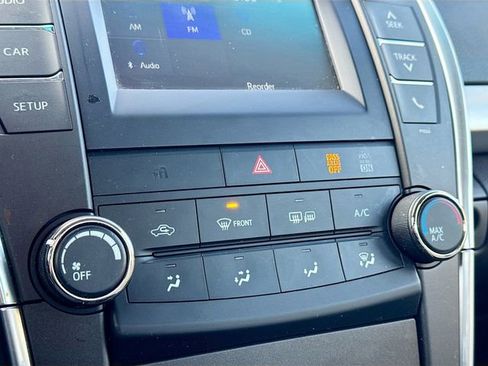 Used 2016 Toyota Camry SE image 16