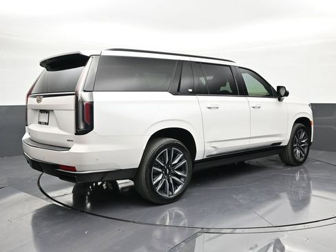 Certified 2024 Cadillac Escalade ESV Sport Platinum w/ Heavy-Duty Trailer Package AWD/4WD image 5