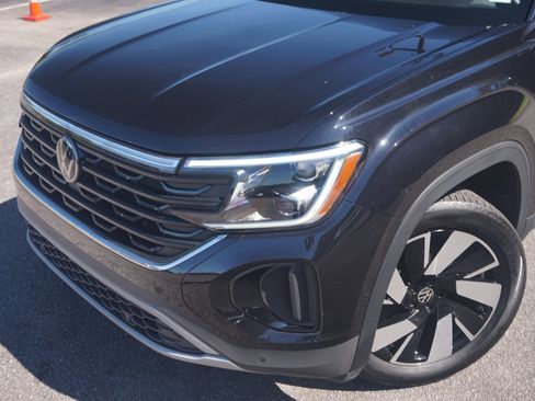 Used 2024 Volkswagen Atlas Cross Sport SE w/ Panoramic Sunroof Package image 13