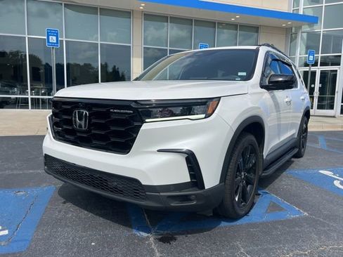Certified 2025 Honda Pilot Black Edition image 2