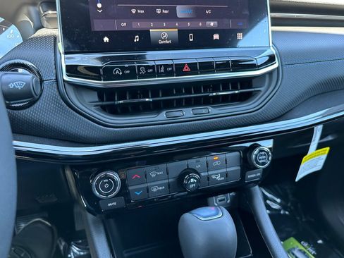 New 2026 Jeep Compass Latitude AWD/4WD image 25