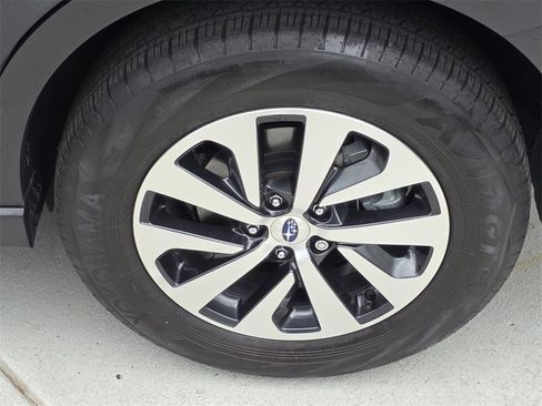 Used 2024 Subaru Outback Premium image 31