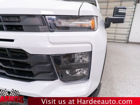 Used 2024 Chevrolet Silverado 2500 Custom w/ Custom Value Package AWD/4WD image 8