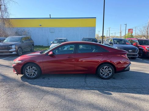 Used 2024 Hyundai Elantra SEL FWD image 7