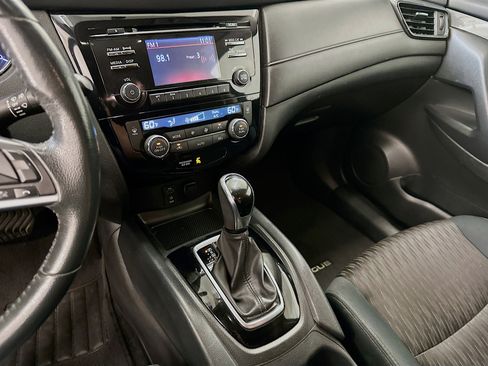 Used 2017 Nissan Rogue SV AWD/4WD image 25