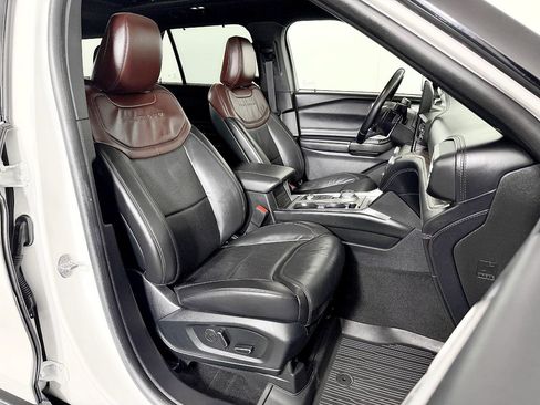 Used 2020 Ford Explorer Platinum w/ Premium Technology Package AWD/4WD image 57