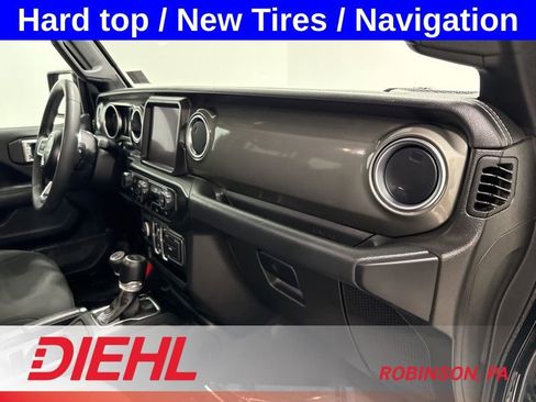 Used 2023 Jeep Wrangler Unlimited Sahara AWD/4WD image 17