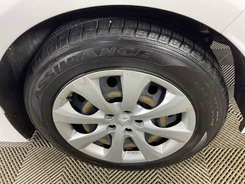 Used 2021 Toyota Corolla LE image 6