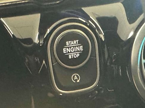 Used 2025 Mercedes-Benz CLA 250 4MATIC image 25