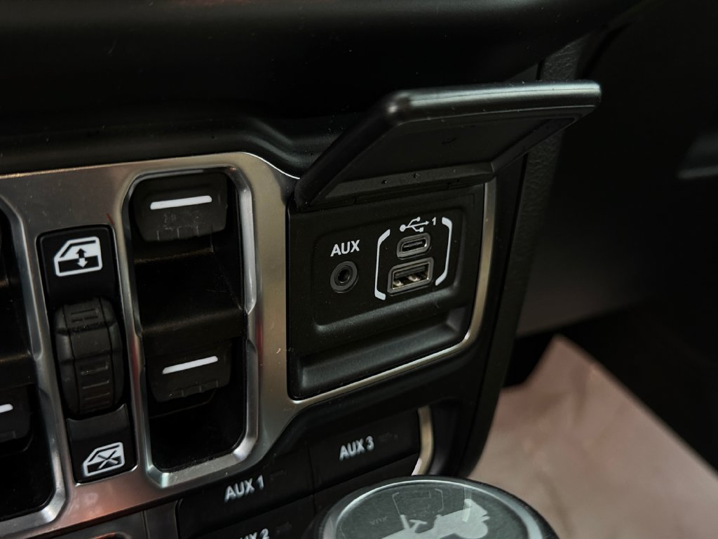 Used 2022 Jeep Wrangler Unlimited Rubicon 4xe w/ Cold Weather Group AWD/4WD image 21